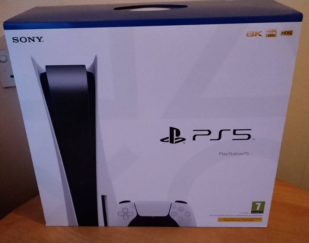 PS5 Hardware review - PS5 console box